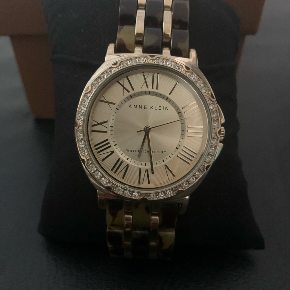Woman’s Gold Face tortoise link band